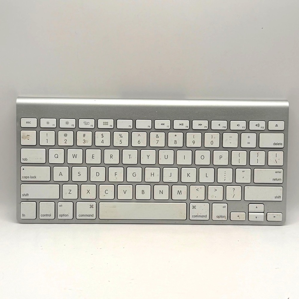 Apple Wireless Keyboard A1016 Bluetooth Aluminum White Keys Vintage Mac Tested